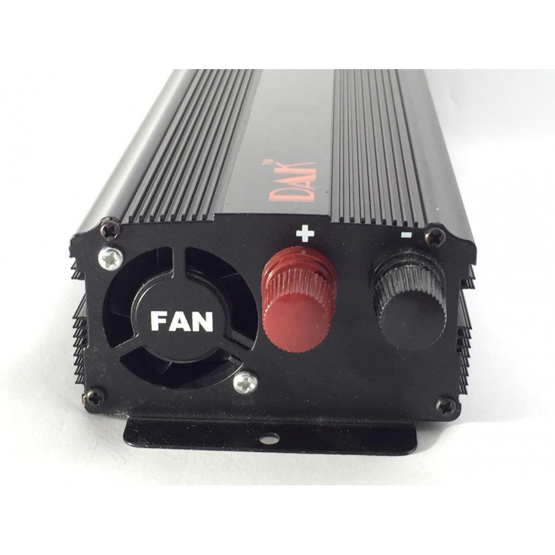 Инвертор на напрежение 2000w Dak за кола/камион 12V / 24V