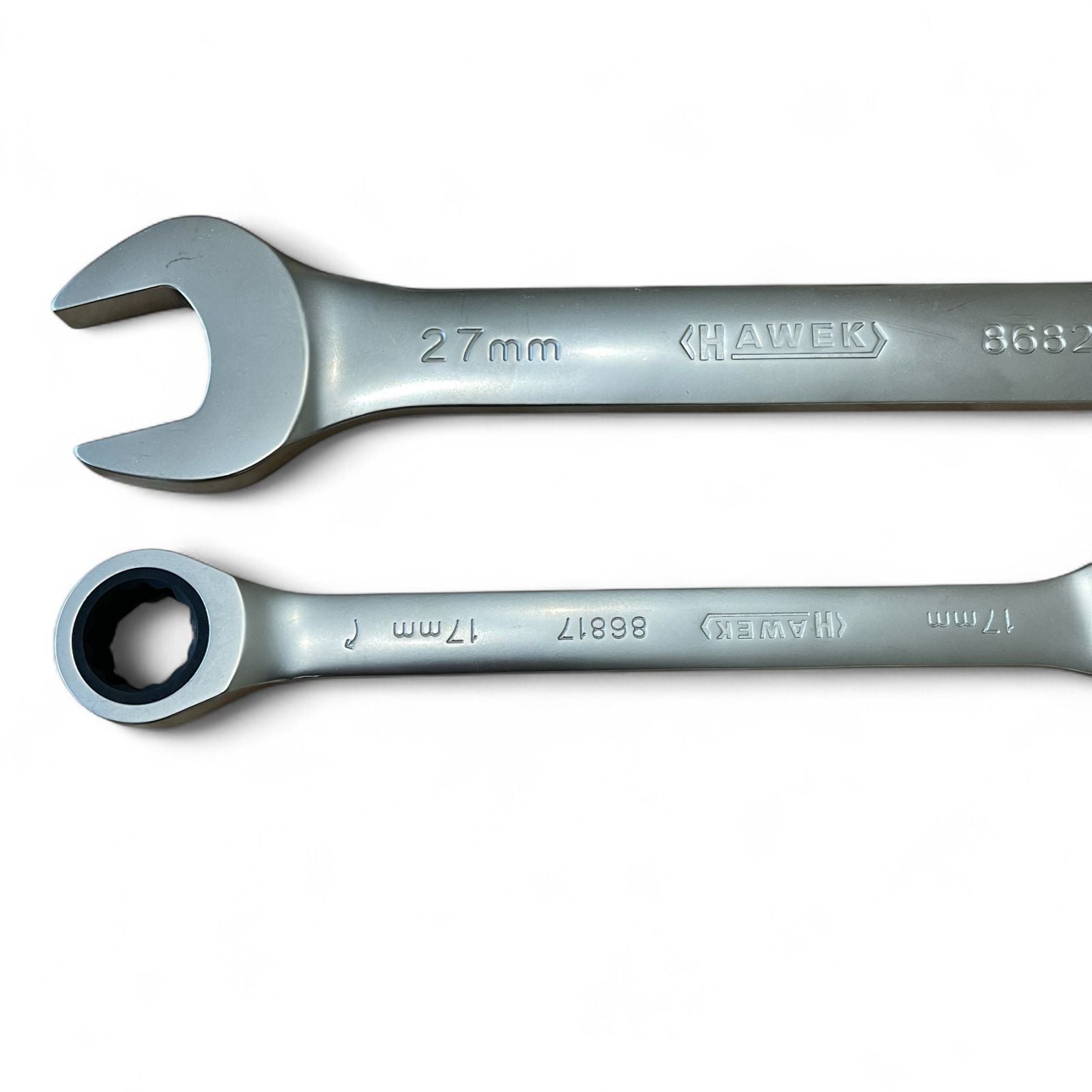 ЗВЕЗДОГАЕЧНИ ТРЕСЧОТНИ КЛЮЧОВЕ 8 - 32 ММ 13 ЧАСТИ HAWEK